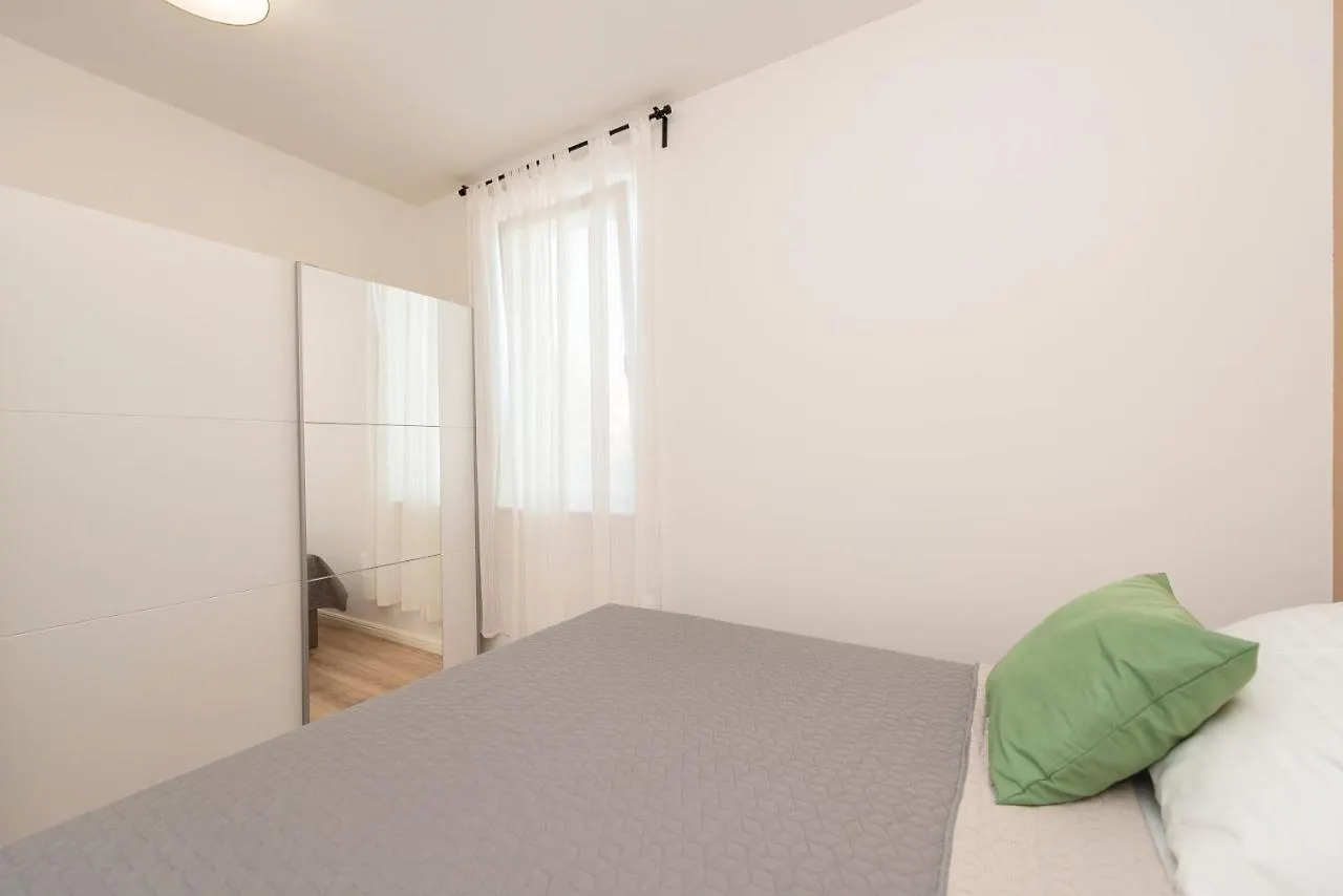 Villa Eni Apartments 1 Mandre 0*,  Croatia