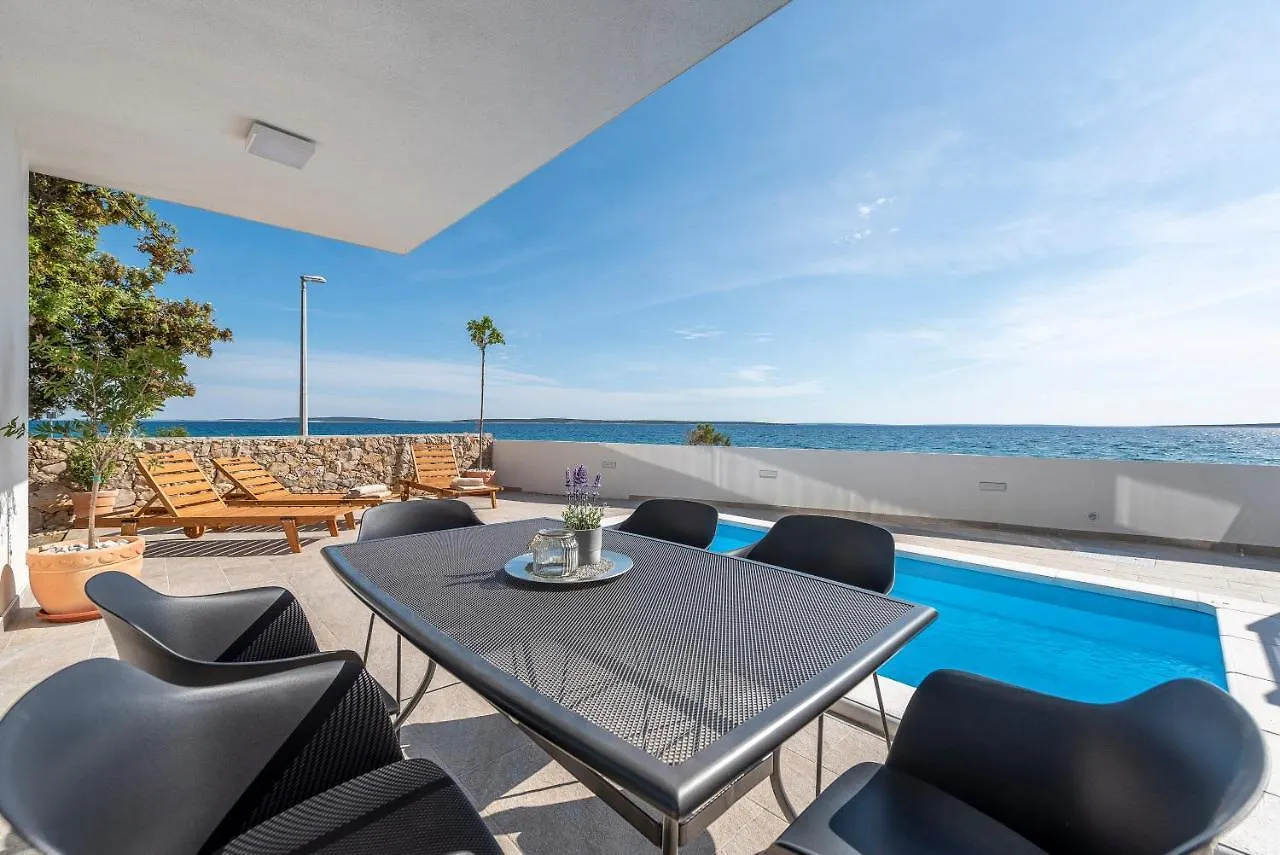Villa Eni apartments 1 Mandre 0*,