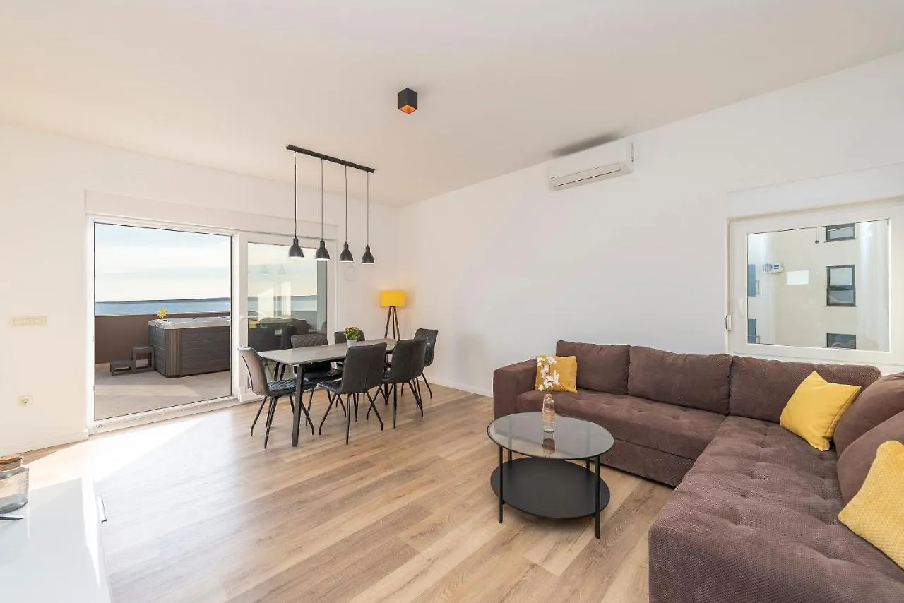 Villa Eni apartments 1 Mandre 0*,